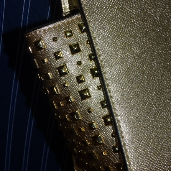 Michael Kors Selma Pale Gold studs MD Messenger - Picture 2 of 5